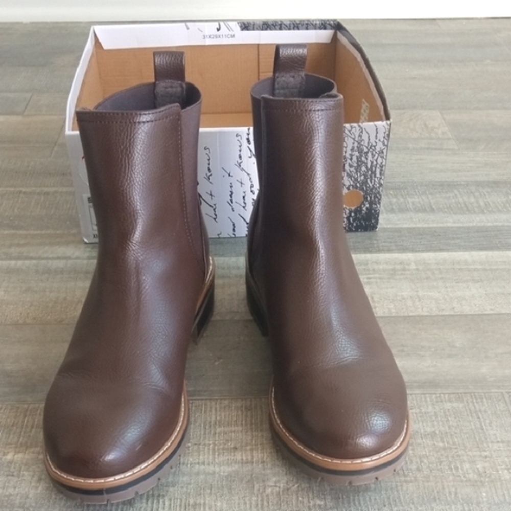 KENSIE Chelsea Leather Boots